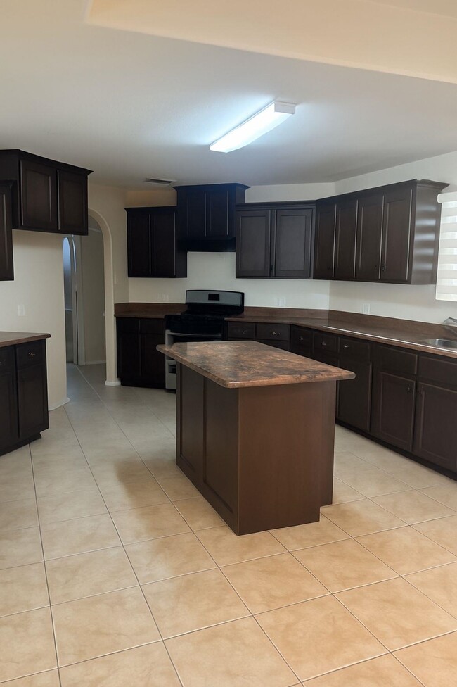 Building Photo - 4014 Shahram Dr