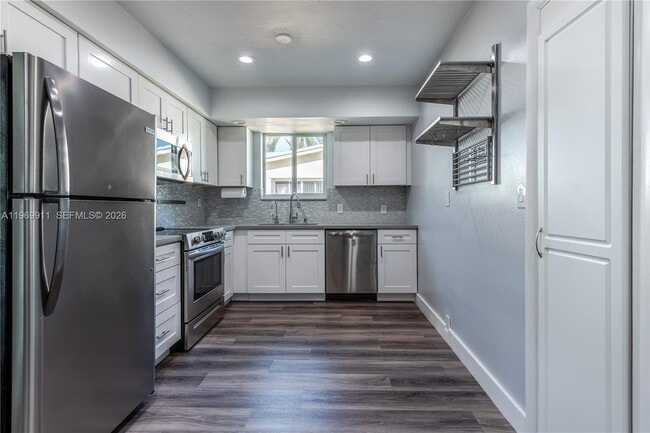 Building Photo - 326 SE 3rd Terrace