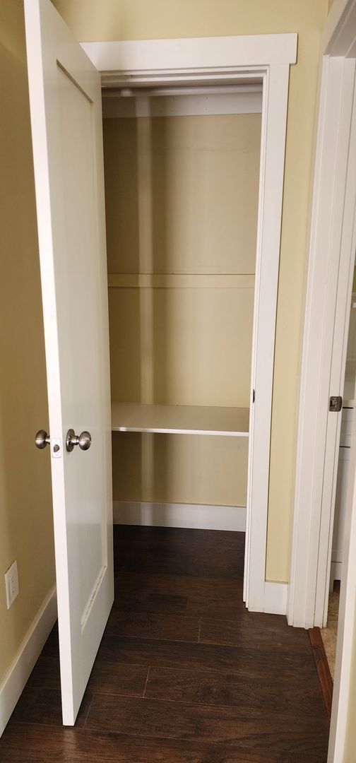 Building Photo - 882