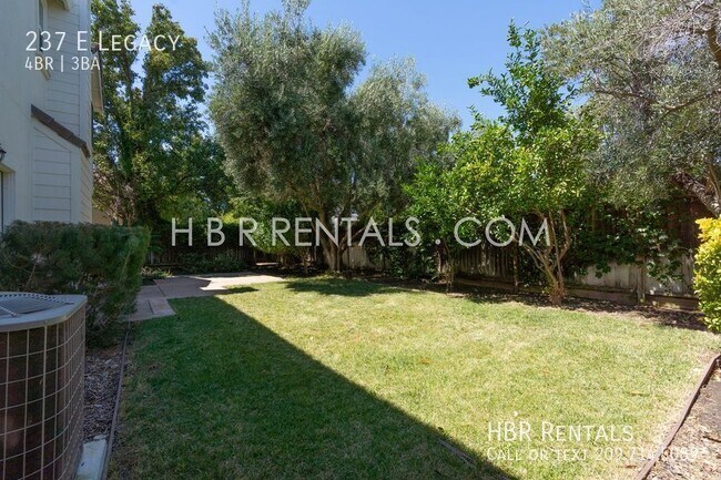 Building Photo - WICKLUND Village 4 Bedroom Home - Gated Dr...