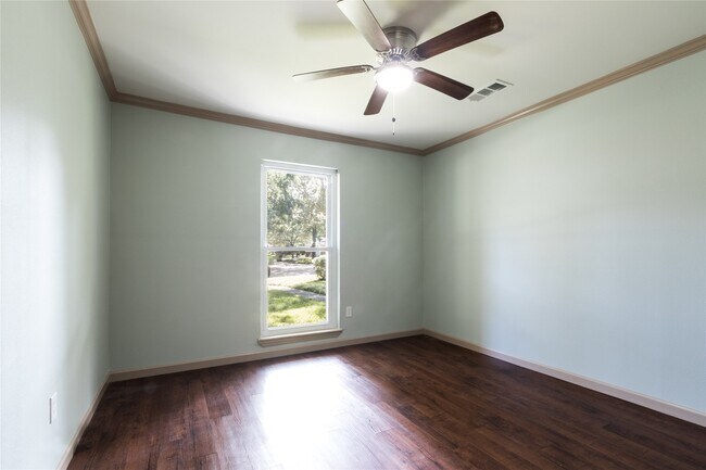 Building Photo - 5402 Sheraton Oaks Dr