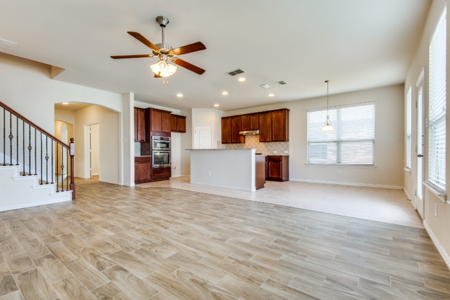 Building Photo - 2813 Castle Creek Dr