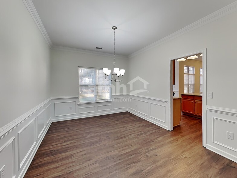 Building Photo - 406 Glencrest Dr