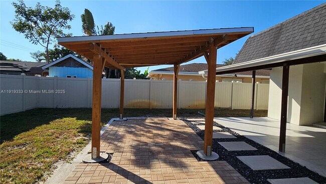 Building Photo - 8004 SW 29th St