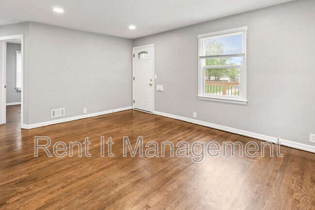 Building Photo - 4841 Pierce St.