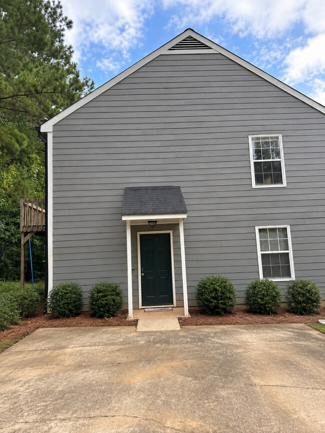 Building Photo - 4737 Victoria Dr
