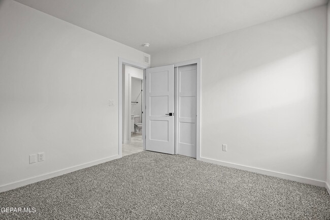 Building Photo - 3977 Surmise St