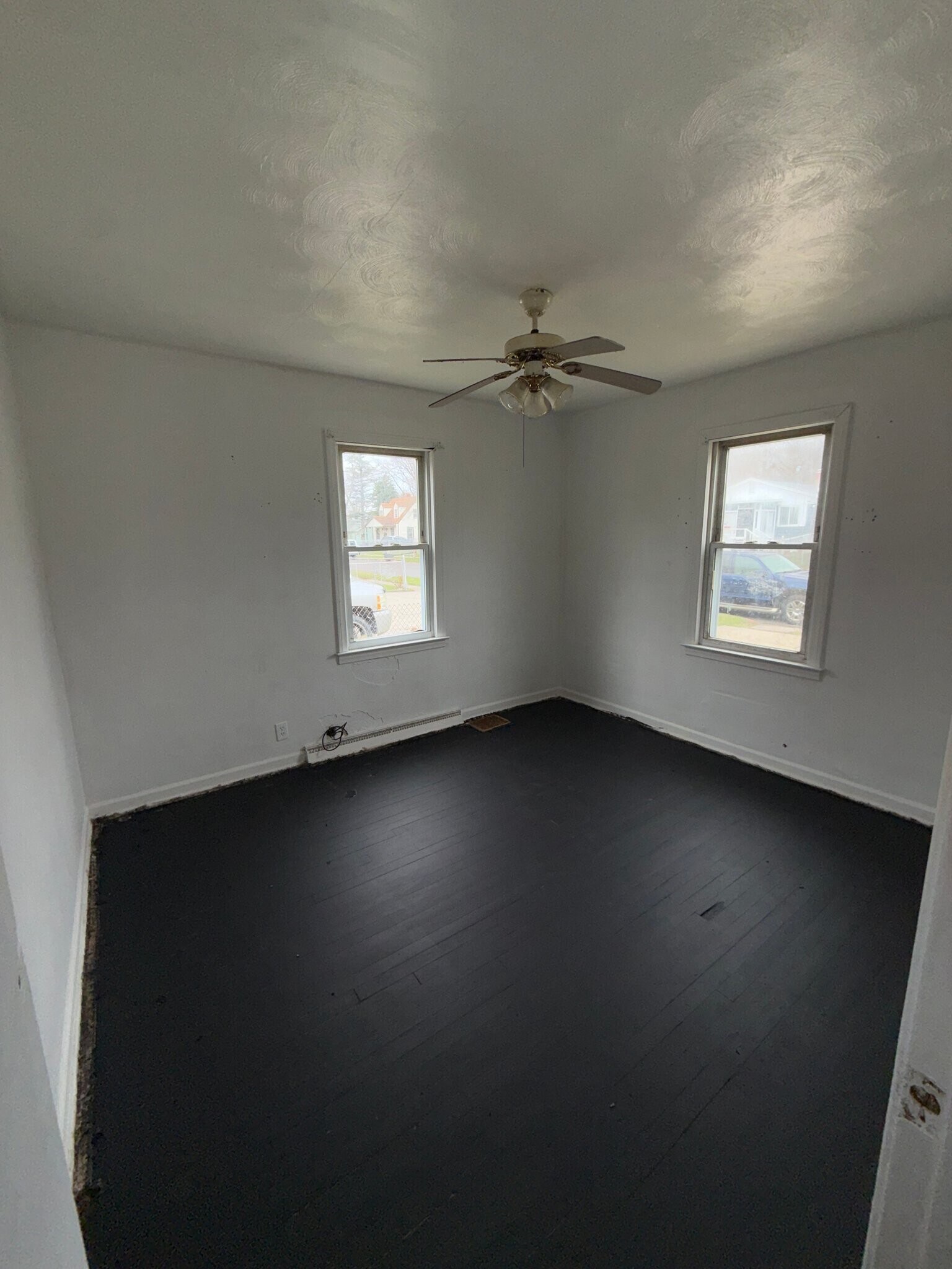 Building Photo - 246 E York Ave