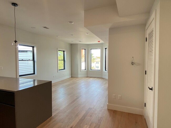 Building Photo - 41 Thorne St