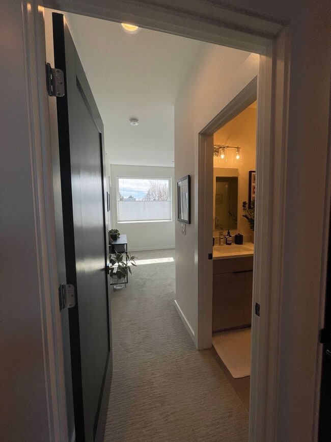 Building Photo - Modern 2BR + Office Townhome with Rooftop Deck in Prime Sunnyside/Highlands Location