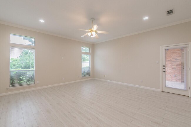 Building Photo - Beautiful 4 Bedroom Home in Ridgmar