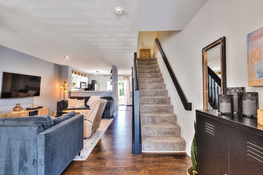 Building Photo - 7236 Colonial Affair Dr