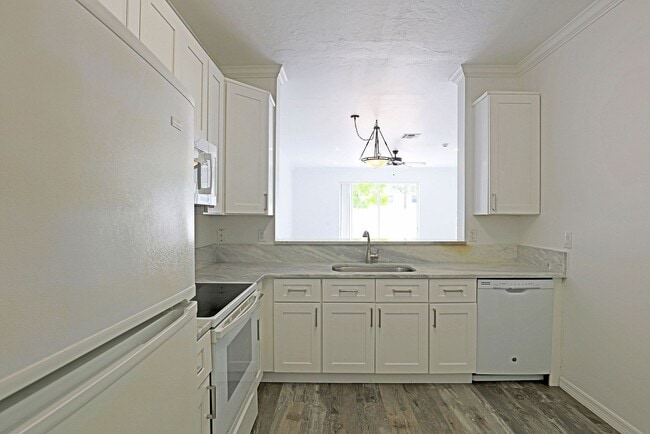 Building Photo - Forest Lake Townhomes 3629-102