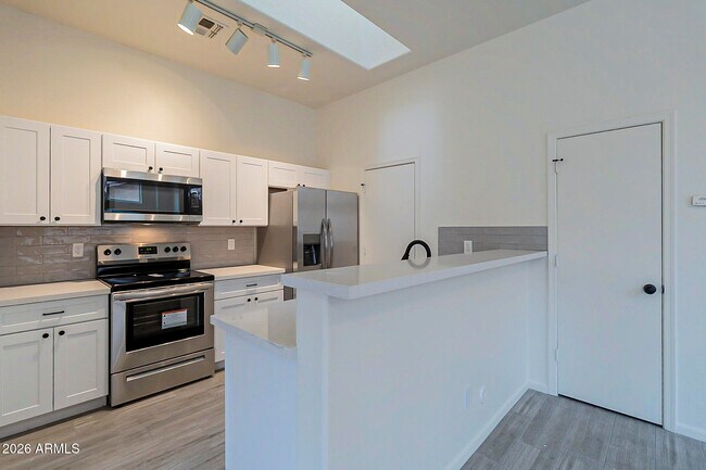 Building Photo - 6610 E University Dr