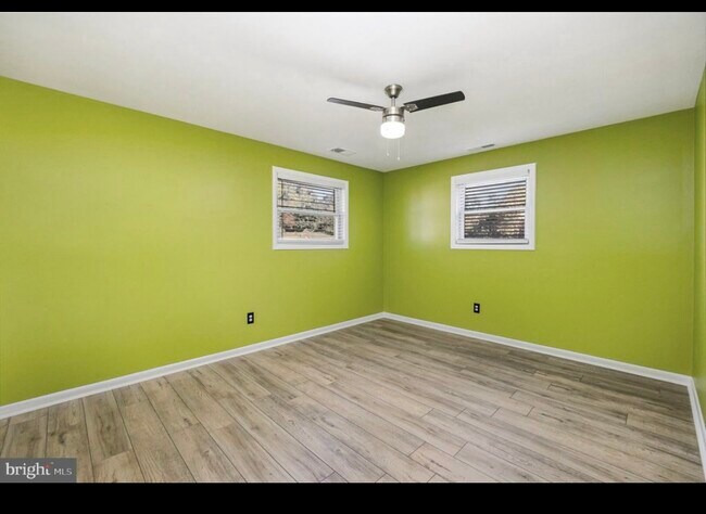 Building Photo - 5 Warren Lodge Ct