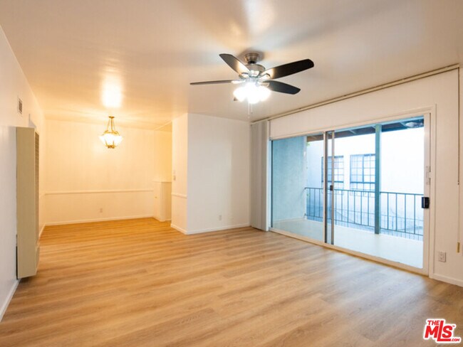 Building Photo - 422 Arnaz Dr