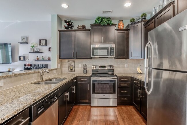 Building Photo - Luxury Townhome for rent!