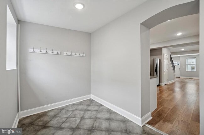 Building Photo - 447 Durfor St