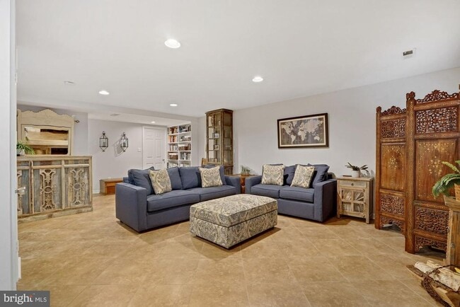 Building Photo - 7228 Lensfield Ct