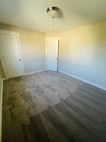 Building Photo - 2576 Cottonwood Dr