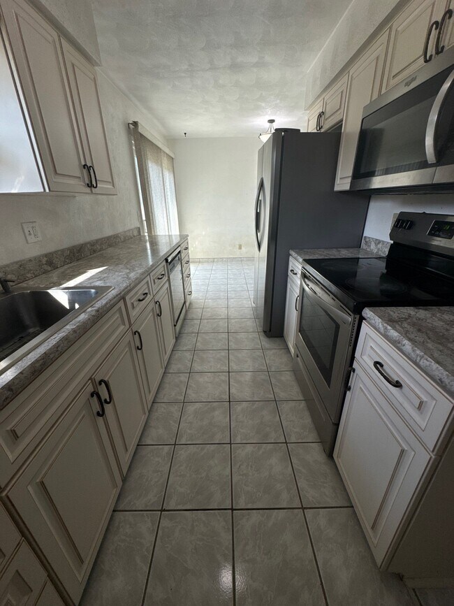 Building Photo - 1704 Twinbrook Dr