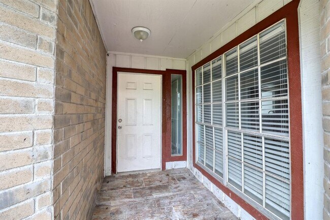 Building Photo - 6911 Pouter Dr