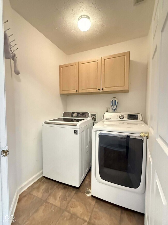 Building Photo - 8607 Longspur Ct