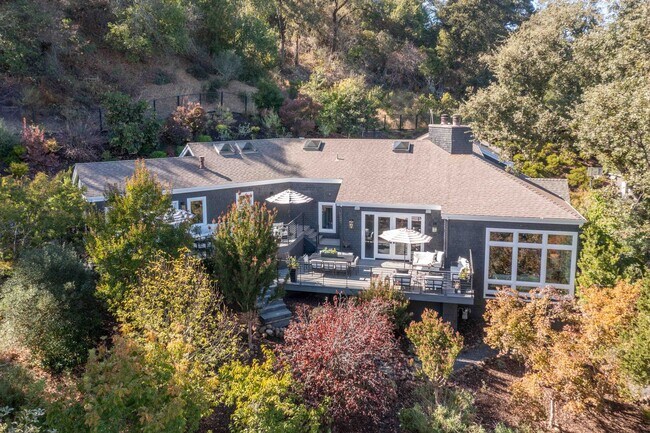 Building Photo - Stunning 4-Bedroom, 4-Bathroom Luxury Home...