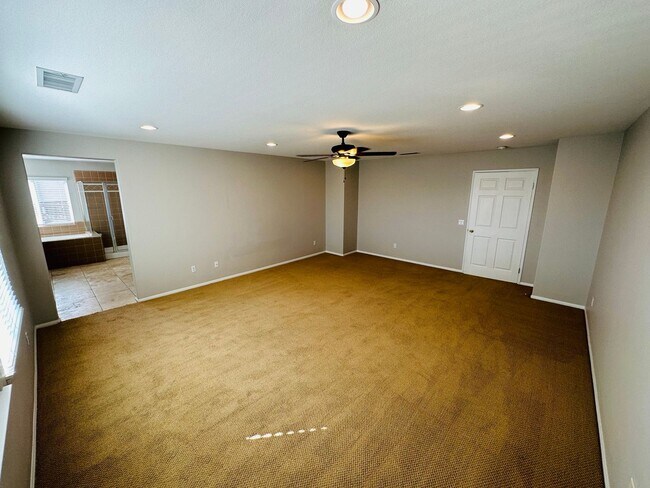 Building Photo - Oversized 5 bedroom Copper Canyon Murrieta...