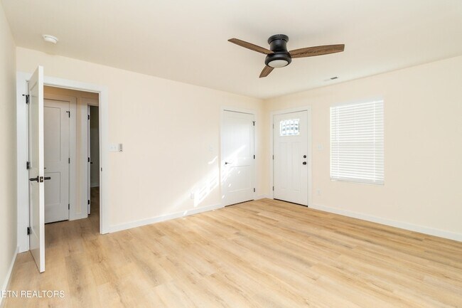 Building Photo - 205 Kingwood Rd