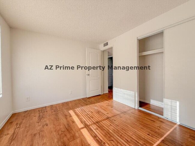 Building Photo - 2415 W Hazelwood St