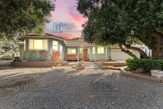 Building Photo - Spacious 2-Bedroom Home on Expansive Lot i...