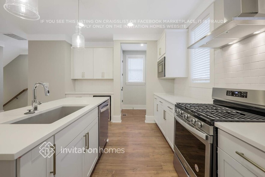 Building Photo - 647 Vernon Ave