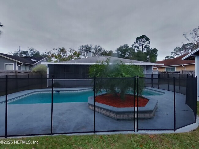 Building Photo - 4963 Beige St