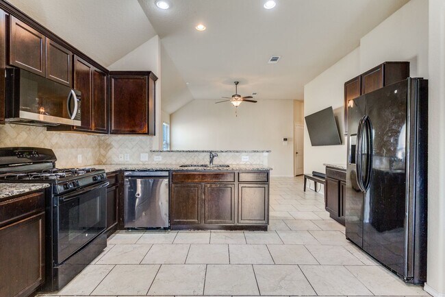 Building Photo - 3-BEDROOM, SINGLE STORY HOME IN CANDLEWOOD...