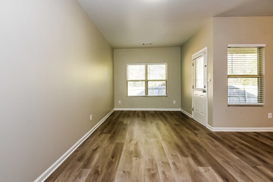 Building Photo - 3517 Mica Cir SE
