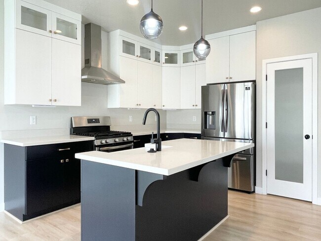 Building Photo - Modern Herriman Home at Big Bend Park!