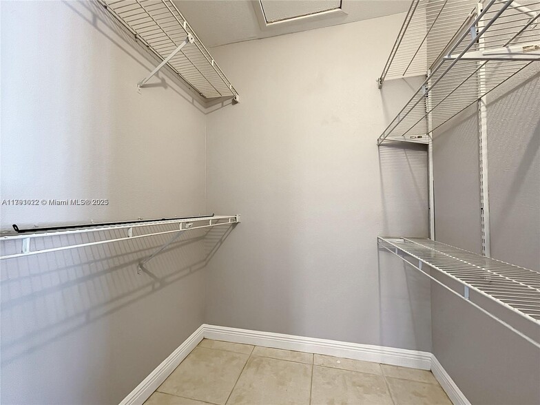 Building Photo - 6952 W 25th Ct