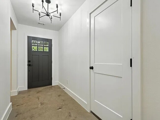 Building Photo - 1004 Branch St