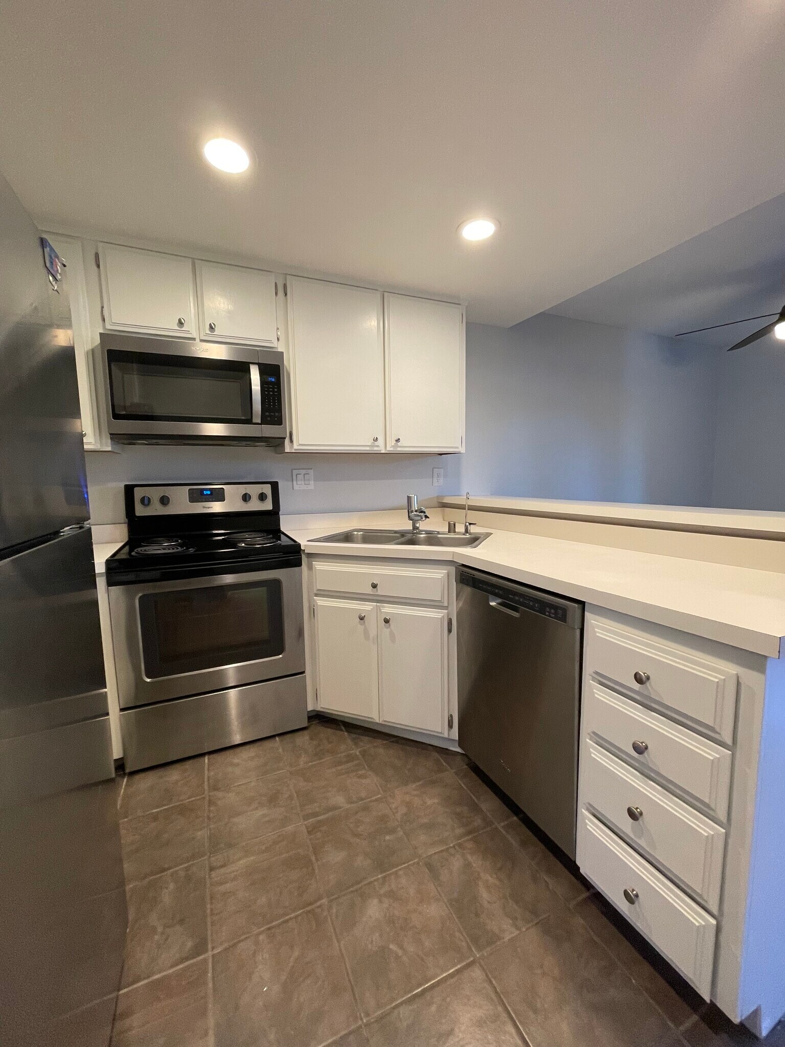 Building Photo - 6510 College Grove Dr