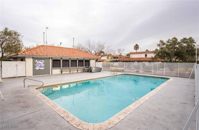 Building Photo - 1133 Willow Tree Dr