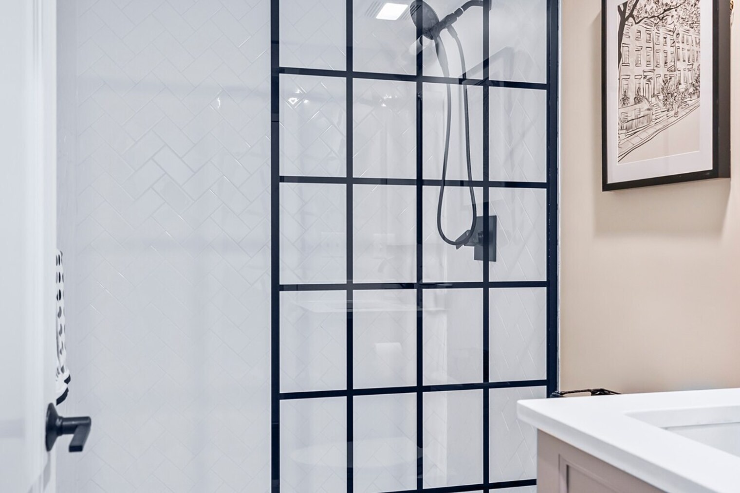 Building Photo - 472 Commercial St