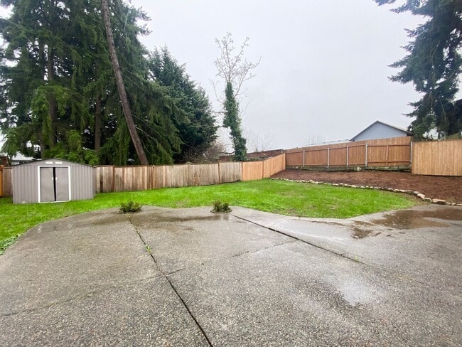 Building Photo - FULLY UPDATED Auburn home near Thomas Jefferson HS