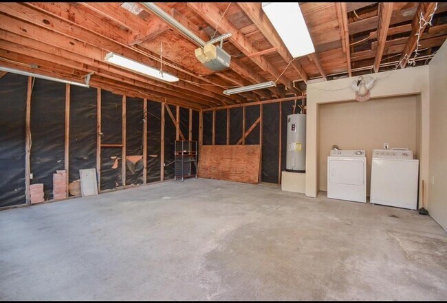Building Photo - 4821 Viking Dr