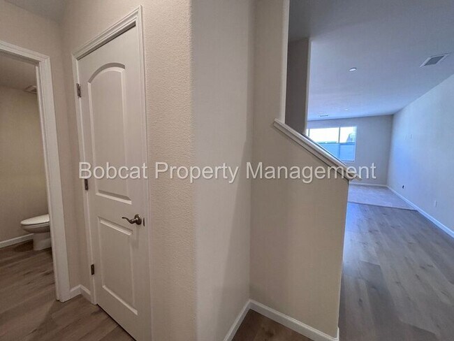 Building Photo - 852 Furlong Dr