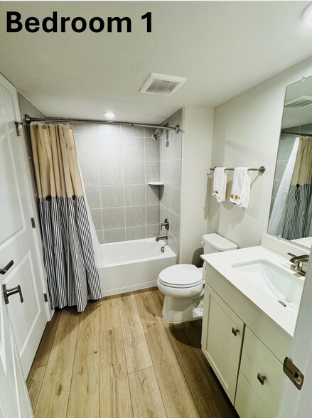 Ground suite with connected bathroom - 7868 Blackbriar Way