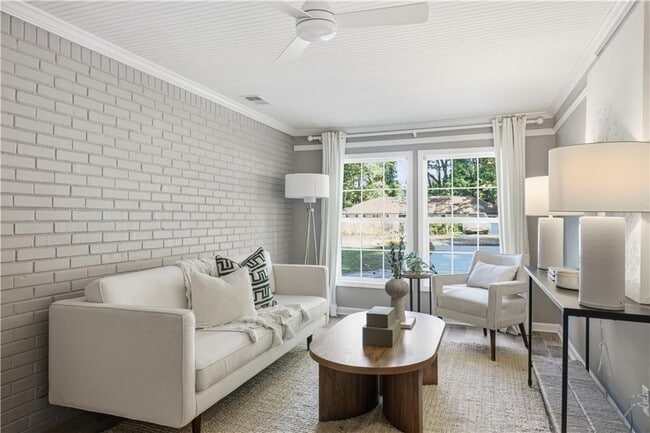 Building Photo - 2070 Drew Valley Rd NE