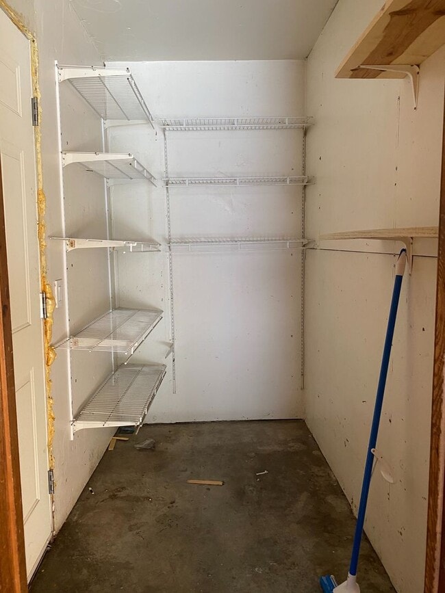 Building Photo - 2 bedroom/1 bath with garage in Rohnert Park