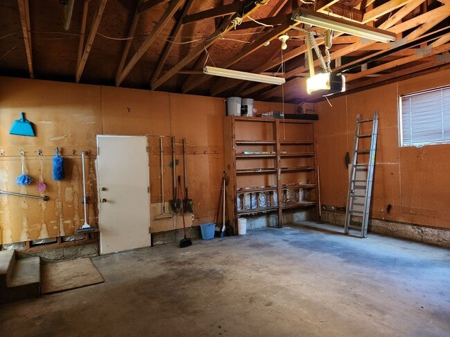 Building Photo - Great 4 Bd 2 Ba Home in Taylorsville