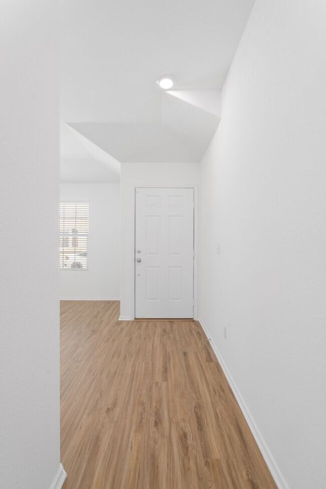 Building Photo - 290 Madrid